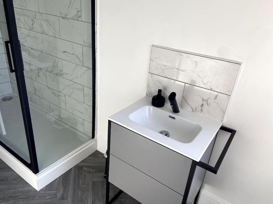 Large Boutique Self Catering Southsea Holiday Flat Портсмът Екстериор снимка