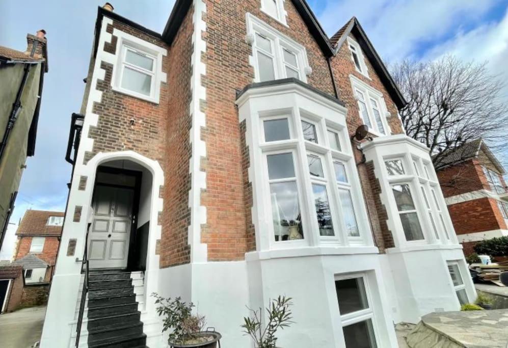 Large Boutique Self Catering Southsea Holiday Flat Портсмът Екстериор снимка