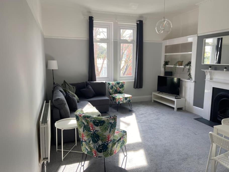 Large Boutique Self Catering Southsea Holiday Flat Портсмът Екстериор снимка